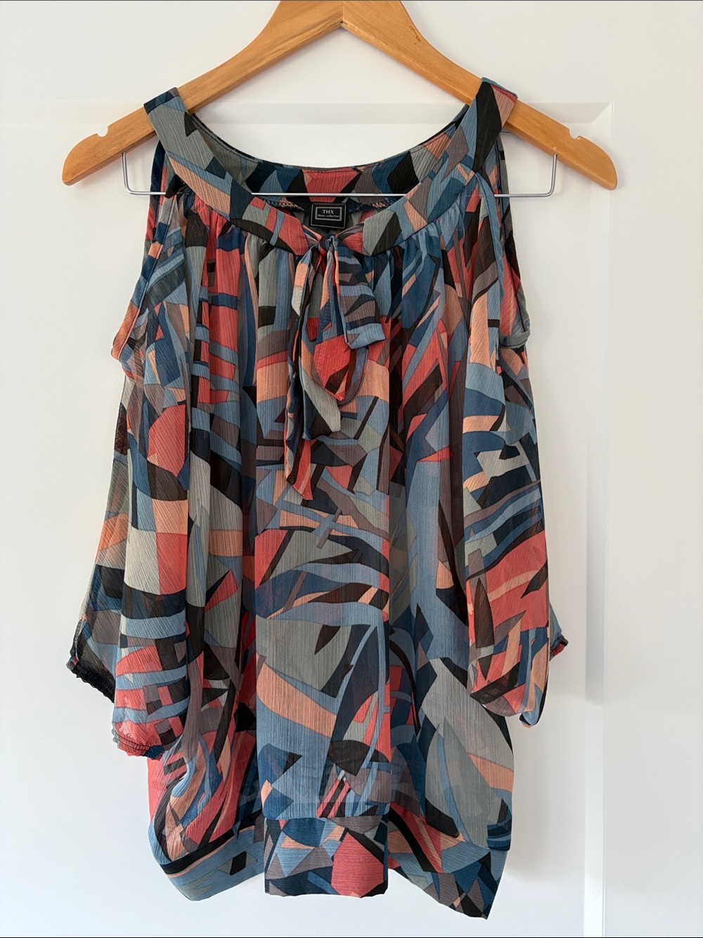 THX Cold-Shoulder Abstract Print Blouse in Blue & Coral
